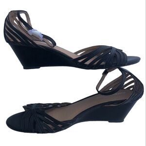 NWOB wedge Strappy sandals 11